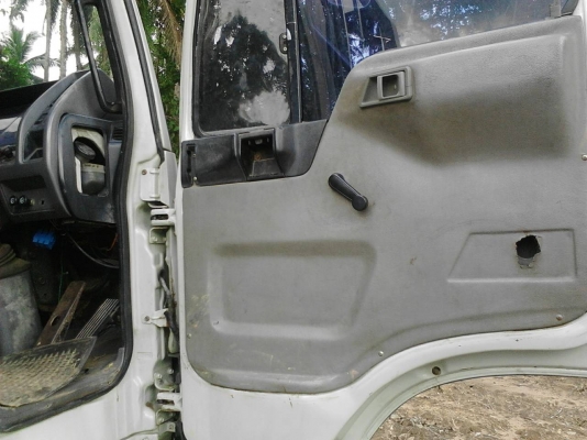 รถฮีโน่ 10 ล้อ ท้ายลาด FM3H  195 แรงม้า. ปี 39.   สนใจติดต่อ  081 - 6079515