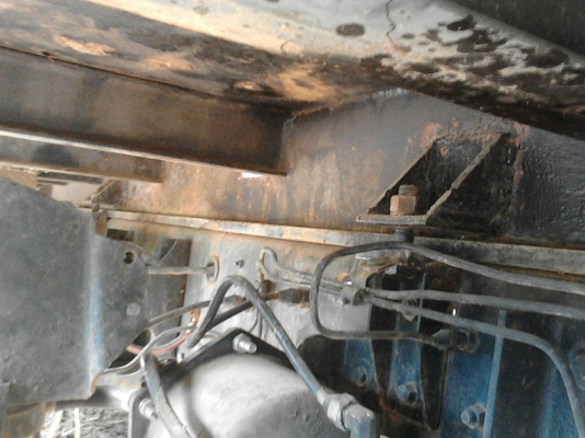 รถฮีโน่ 10 ล้อ ท้ายลาด FM3H  195 แรงม้า. ปี 39.   สนใจติดต่อ  081 - 6079515