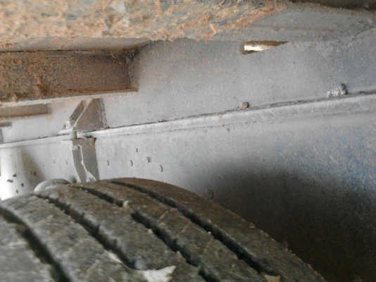 รถฮีโน่ 10 ล้อ ท้ายลาด FM3H  195 แรงม้า. ปี 39.   สนใจติดต่อ  081 - 6079515