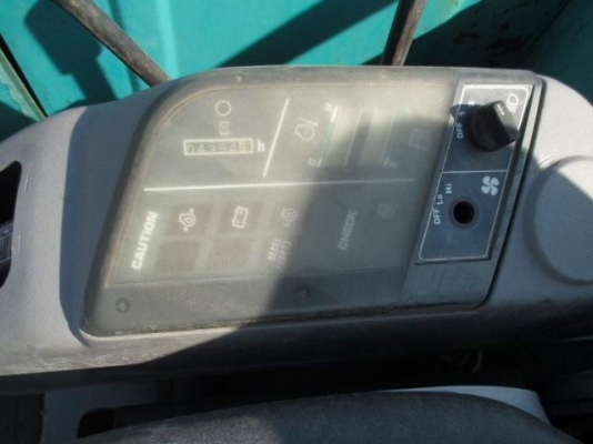 ขายรถขุด KOMATSU PC20-7E เครื่องดำ มีลายหัว  แทรคเหล็ก  คอนโทลน้ำมัน T.0894081471