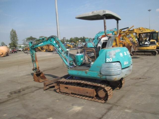 ขายรถขุด KOMATSU PC20-7E เครื่องดำ มีลายหัว  แทรคเหล็ก  คอนโทลน้ำมัน T.0894081471