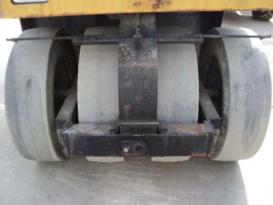 รถบดล้อยาง 9 ล้อ ยี่ห้อ คาวาซากิ รุ่น KR20D #2470 นำเข้าจากญี่ปุ่นค่ะ ราคาไม่แรง สนใจติดต่อ ใหม่ 061-4194022