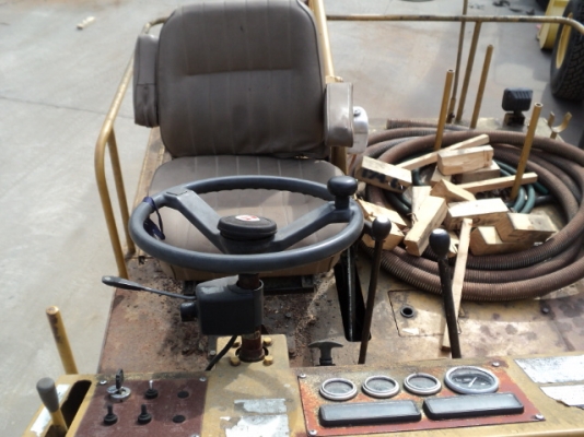 รถบดล้อยาง 9 ล้อ ยี่ห้อ คาวาซากิ รุ่น KR20D #2470 นำเข้าจากญี่ปุ่นค่ะ ราคาไม่แรง สนใจติดต่อ ใหม่ 061-4194022