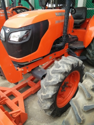 ขาย KUBOTA M6040 +ใบมีดดันดินหน้า สภาพสวยพร้อมใช้งาน