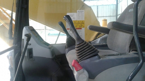 ขาย1,750,000รถแบคโฮ KOMATSU pc 200-7ซื้อป้ายแดงมาใช้งานมือเดียวสวยเหมือนใหม่เอกสารพร้อม 090-772-3710 090-772-3708