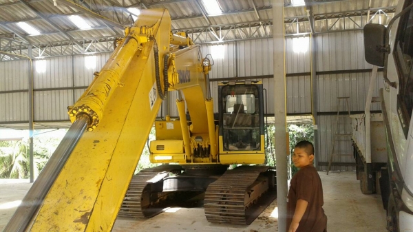 ขาย1,750,000รถแบคโฮ KOMATSU pc 200-7ซื้อป้ายแดงมาใช้งานมือเดียวสวยเหมือนใหม่เอกสารพร้อม 090-772-3710 090-772-3708