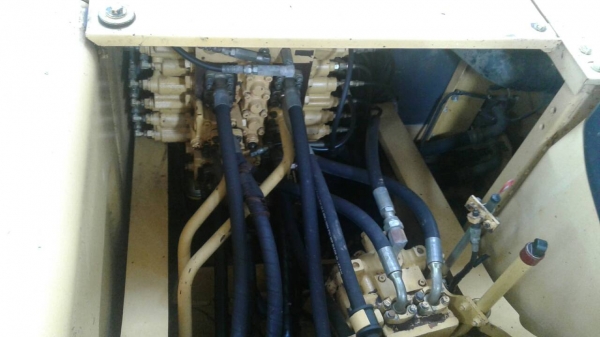 ขาย1,750,000รถแบคโฮ KOMATSU pc 200-7ซื้อป้ายแดงมาใช้งานมือเดียวสวยเหมือนใหม่เอกสารพร้อม 090-772-3710 090-772-3708