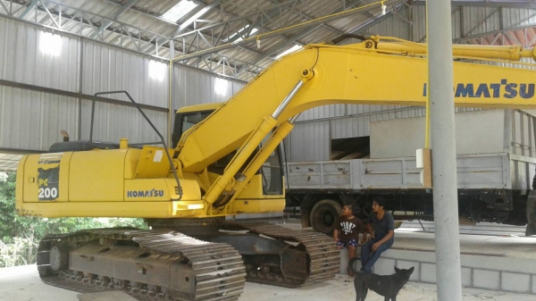 ขาย1,750,000รถแบคโฮ KOMATSU pc 200-7ซื้อป้ายแดงมาใช้งานมือเดียวสวยเหมือนใหม่เอกสารพร้อม 090-772-3710 090-772-3708