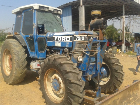 ขายรถไถฟรอด็   รุ่น8210  สองเพลาใหญ่านหน้าคาลาโล่10น๊อต  เล่มพร้อมโอน