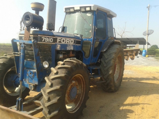 ขายรถไถฟรอด็   รุ่น8210  สองเพลาใหญ่านหน้าคาลาโล่10น๊อต  เล่มพร้อมโอน