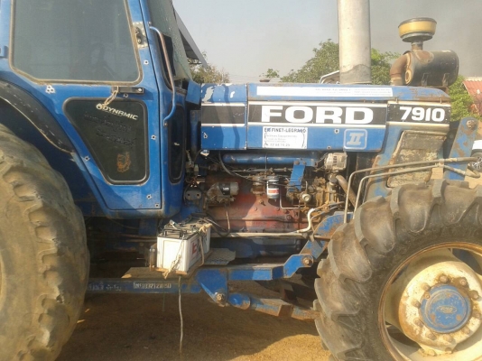 ขายรถไถฟรอด็   รุ่น8210  สองเพลาใหญ่านหน้าคาลาโล่10น๊อต  เล่มพร้อมโอน