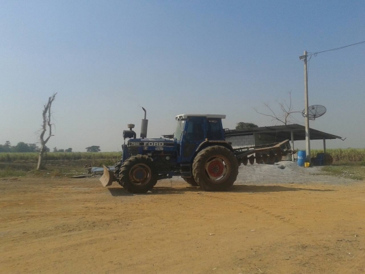 ขายรถไถฟรอด็   รุ่น8210  สองเพลาใหญ่านหน้าคาลาโล่10น๊อต  เล่มพร้อมโอน