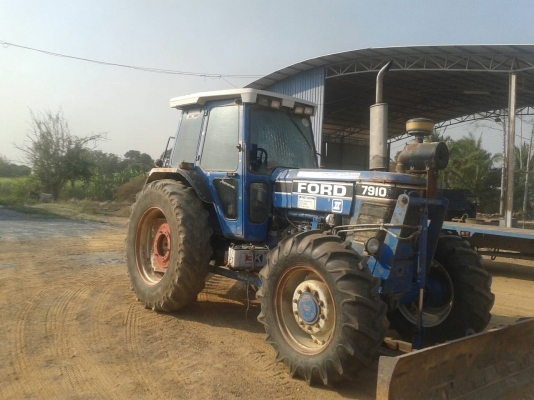 ขายรถไถฟรอด็   รุ่น8210  สองเพลาใหญ่านหน้าคาลาโล่10น๊อต  เล่มพร้อมโอน