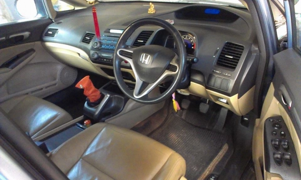 ขายCIVIC FD 1.8 E เกียร์ธรรมดา288,000 บาท