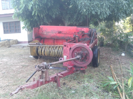 ขายถูกสุด ๆ เครื่องอัดฟาง New holland 370 หรือแลกรถนวดข้าว กระบะ  อีแต๋น รถไถเก่า