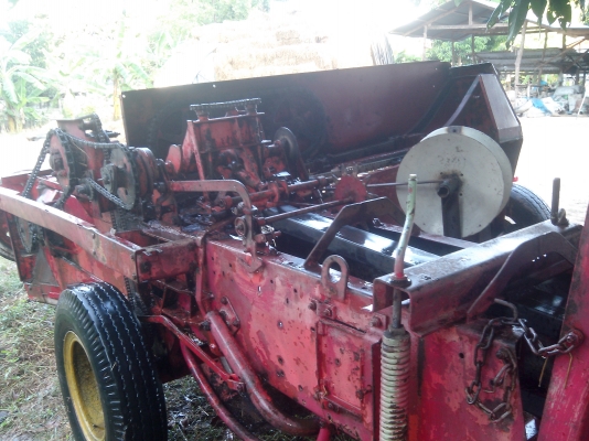 ขายถูกสุด ๆ เครื่องอัดฟาง New holland 370 หรือแลกรถนวดข้าว กระบะ  อีแต๋น รถไถเก่า