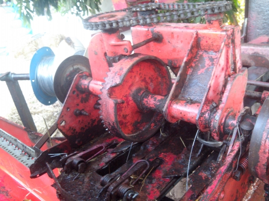 ขายถูกสุด ๆ เครื่องอัดฟาง New holland 370 หรือแลกรถนวดข้าว กระบะ  อีแต๋น รถไถเก่า