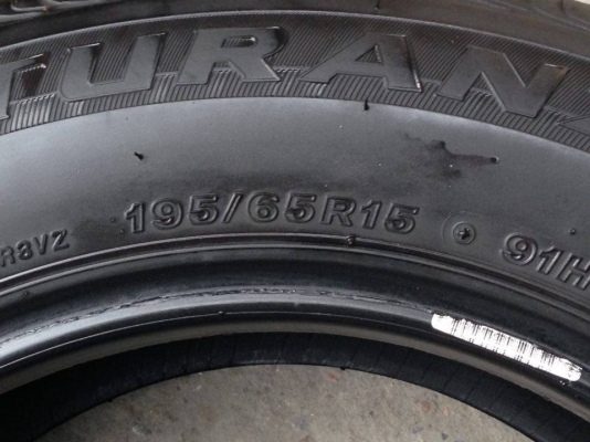 ยาง Bridgstone 195-65-15 ปี 12 ครบชุด 4 เส้น 3200 สภาพสวยๆดอกยางนิ่มๆไม่บวมเอาไปวิ่งกันยาวๆราคาเบาๆค่ะ