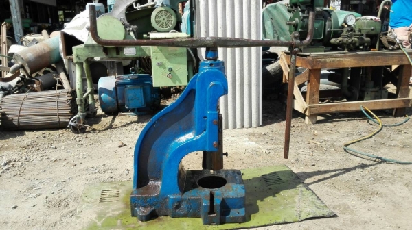 ==== SOLD ==== ปั้มคอม้า ปั้มคาราบาว เบอร์ 1 โต๊ะลึก 12" หน้ากว้าง 13" สภาพสวยพร้อมใช้