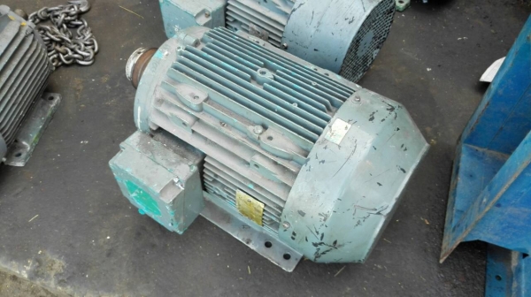 ==== SOLD ==== มอเตอร์ BROOK Made in UK. ขนาด 15 HP. 1470 RPM. 380V. มีมาคู่วิ่งเงียบพร้อมใช้งาน.