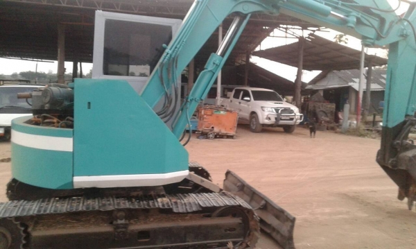 ขายถูกด่วนๆรถขุดKOMATSU PC75UU-1 เครื่องยนต์ KOMATSU-4D95/ มีเก๋ง/ปรับสภาพให้เรียบร้อย/พร้อมใช้งาน  ราคาเพียง 355,000 บาท สนใจติดต่อ 0819337688