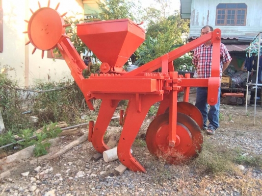 ขายเครื่องดายรุ่น ใส่ปุ๋ยอ้อย
