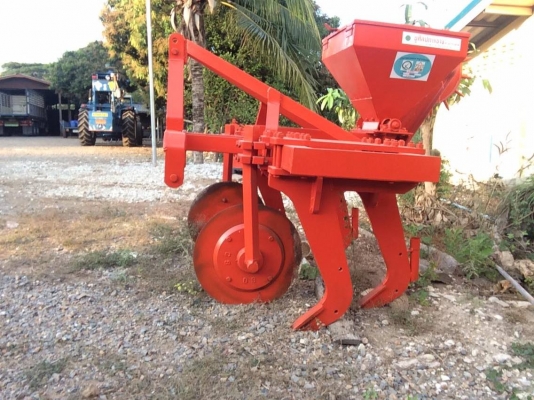 ขายเครื่องดายรุ่น ใส่ปุ๋ยอ้อย