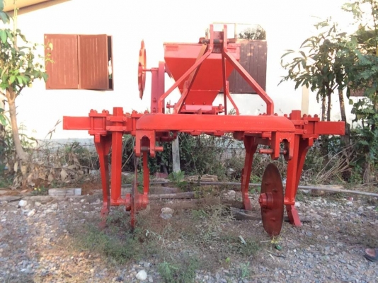 ขายเครื่องดายรุ่น ใส่ปุ๋ยอ้อย