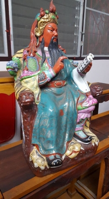 เทพเจ้ากวนอูปางบุ๋น นั่งอ่านตำรา