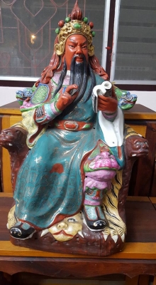 เทพเจ้ากวนอูปางบุ๋น นั่งอ่านตำรา