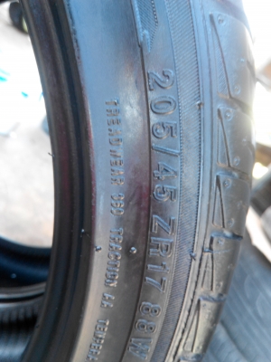 ยางอินโด 205/45/17 ปี14 สภาพสวยมากๆ ดอกเต็มๆ