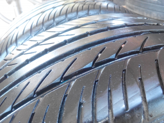 ยางอินโด 205/45/17 ปี14 สภาพสวยมากๆ ดอกเต็มๆ