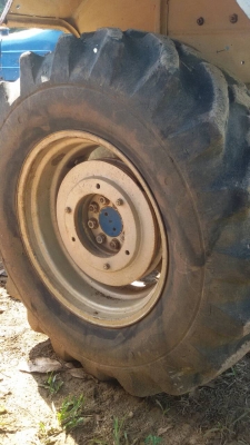 Ford 6610 เสื้อลาย พร้อมใบมีดหน้า   ถูกม๊าก มาก ราคา 320,000