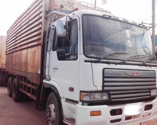 HINO PROFIA FR 260 HP EK100 สิบล้อดั๊มพ์ 2 เพลา กระบะดั๊มพ์เหล็กคอกสูงเกษตร มีระบบลากพ่วงครบพร้อมบรรทุกพร้อมใช้งานได้เลยครับ เครื่องแรงดีแน่นดีไม่เยิ้ม ภายในเก๋งคอนโซลสวยครบพร้อม พงมาลัยเพาเวอร์ ระบบเบรคทริ๊ปฟี้ ช่วงล่างแน่นคัชซีไม่มีบวม ยางสภาพประมาณ 70\%