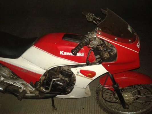 ขายหรือแลก Kawasaki AR125R หม้อน้ำทะเบียนโอนสภาพสวยๆราคา 13000 บาทครับ ขายหรือแลก Kawasaki AR125R หม้อน้ำทะเบียนโอนสภาพสวยๆราคา 13000 บาทครับ