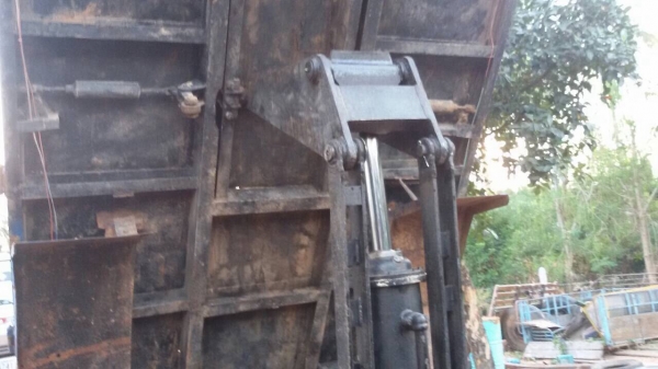 ขาย. 149.000บาท ดั้มโตโยต้า 3ปัด วางเครื่องเกียร์ 175แรงช่วงล่างFBRพวงมาลัยพาวเวอร์