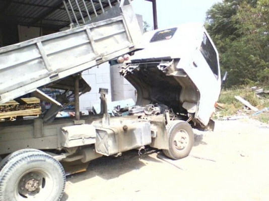 หกล้อเล็ก ป้ายเล็กไม่ติดเวลา  อีซูซุ NKR100ดั้ม3คิว สภาพดีพร้อมใช้งาน แอร์ พ.เวอร์ ทะเบียน ป้ายเล็กไม่ติดเวลา พร้อมโอน