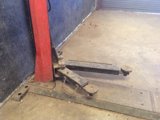 ขายลิฟกรถ 2.5 TON 26,500 บาท 0835662999