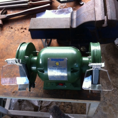 แท่นมอเตอร์หินเจียร์ 6 นิ้ว ยี่ห้อ Tiger รุ่น TBG 6