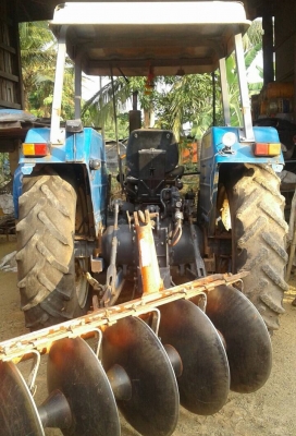 FORD 4630 - 2 เพลา 65 แรง รถบอดี้สวยอุปกรณ์ครบพร้อมใช้งานได้เลยครับ เครื่องแรงดีกำลังไม่ตก หางยกขึ้นลงได้ปกติดี อุปกรณ์มีใบมีดดันหน้า ผานพรวนดิน 6 ช่วงล่างแน่นดีคานหน้า 2 เพลาคาราโร่ เอกสารเล่มทะเบียนภาษีครบพร้อมโอน ราคาต่อรองได้ครับ