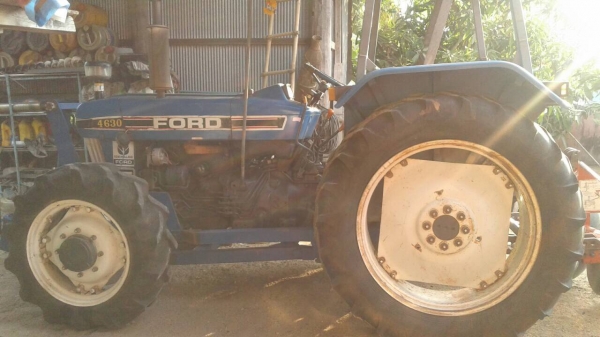 FORD 4630 - 2 เพลา 65 แรง รถบอดี้สวยอุปกรณ์ครบพร้อมใช้งานได้เลยครับ เครื่องแรงดีกำลังไม่ตก หางยกขึ้นลงได้ปกติดี อุปกรณ์มีใบมีดดันหน้า ผานพรวนดิน 6 ช่วงล่างแน่นดีคานหน้า 2 เพลาคาราโร่ เอกสารเล่มทะเบียนภาษีครบพร้อมโอน ราคาต่อรองได้ครับ