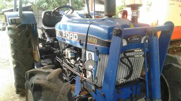 FORD 4630 - 2 เพลา 65 แรง รถบอดี้สวยอุปกรณ์ครบพร้อมใช้งานได้เลยครับ เครื่องแรงดีกำลังไม่ตก หางยกขึ้นลงได้ปกติดี อุปกรณ์มีใบมีดดันหน้า ผานพรวนดิน 6 ช่วงล่างแน่นดีคานหน้า 2 เพลาคาราโร่ เอกสารเล่มทะเบียนภาษีครบพร้อมโอน ราคาต่อรองได้ครับ