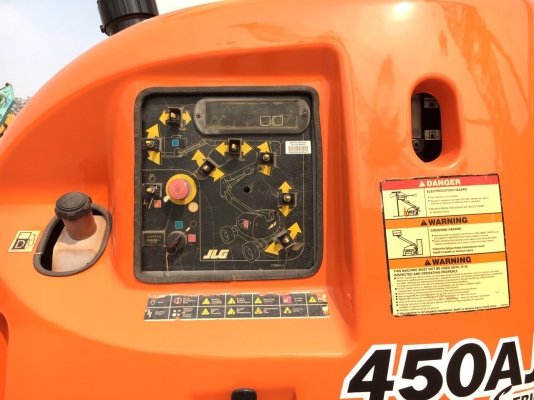 รถกระเช้า บูมลิฟต์ JLG 450AJ สูง 13.72 m (USA) สนใจโทร. 080-6565422 (หนิง)