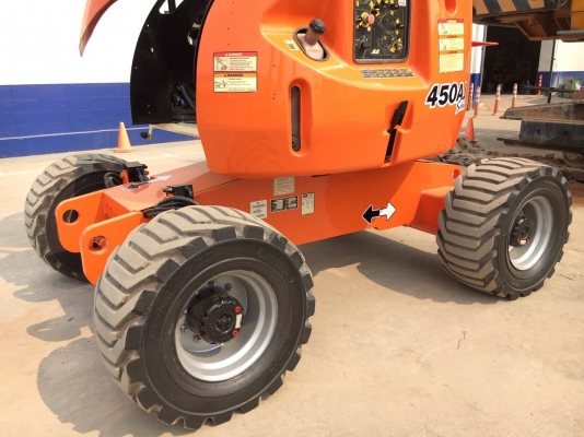 รถกระเช้า บูมลิฟต์ JLG 450AJ สูง 13.72 m (USA) สนใจโทร. 080-6565422 (หนิง)