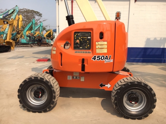 รถกระเช้า บูมลิฟต์ JLG 450AJ สูง 13.72 m (USA) สนใจโทร. 080-6565422 (หนิง)