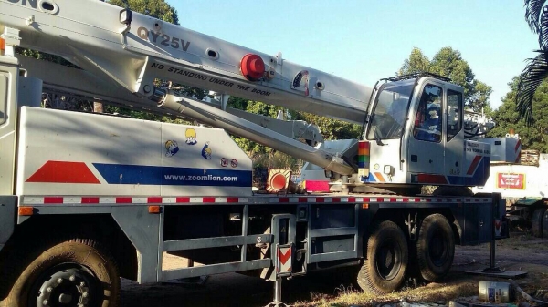 ขายรถเครน ZOOM LION 25 ตัน 718 ชม.ราคา 3700000