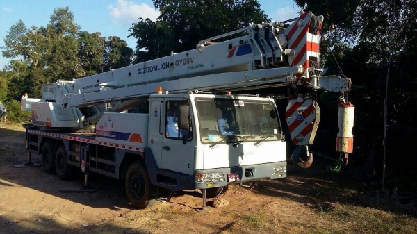 ขายรถเครน ZOOM LION 25 ตัน 718 ชม.ราคา 3700000