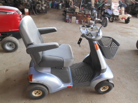 ขายรถคนชรา SUZUKI พร้อมใช้งาน ขายรถคนชรา SUZUKI พร้อมใช้งาน