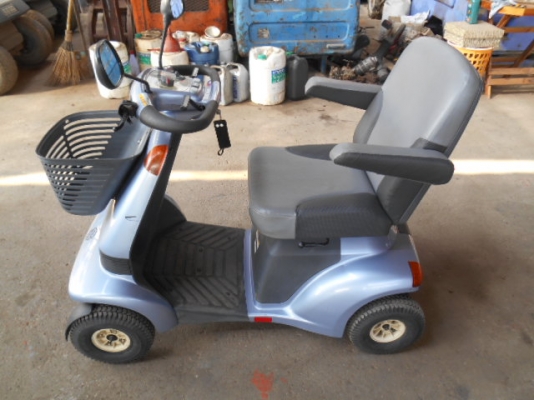 ขายรถคนชรา SUZUKI พร้อมใช้งาน ขายรถคนชรา SUZUKI พร้อมใช้งาน