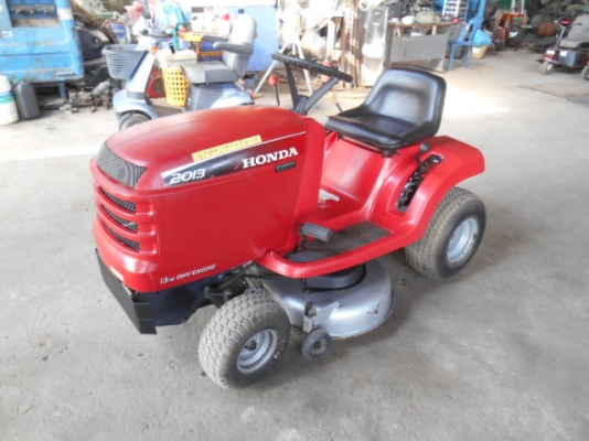 ขายรถตัดหญ้า HONDA 2013 สองใบตัด13แรง พร้อมใช้งาน